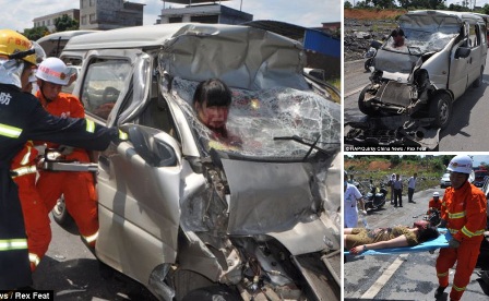 Kepala Wanita Korban Kecelakaan Tembus Kaca Mobil... Selamat